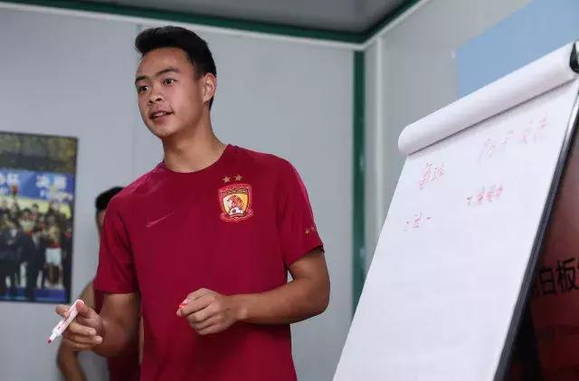 种子计划｜足球小将走进恒大基地傅博讲解阵型战术