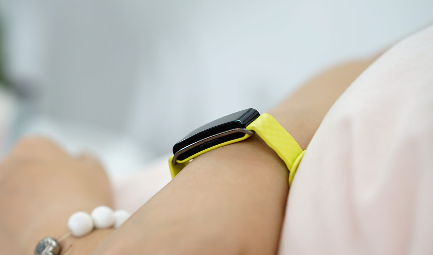 小米手环2和光荣手环3哪个好,光荣畅玩a2手环跟小米3手环哪个好