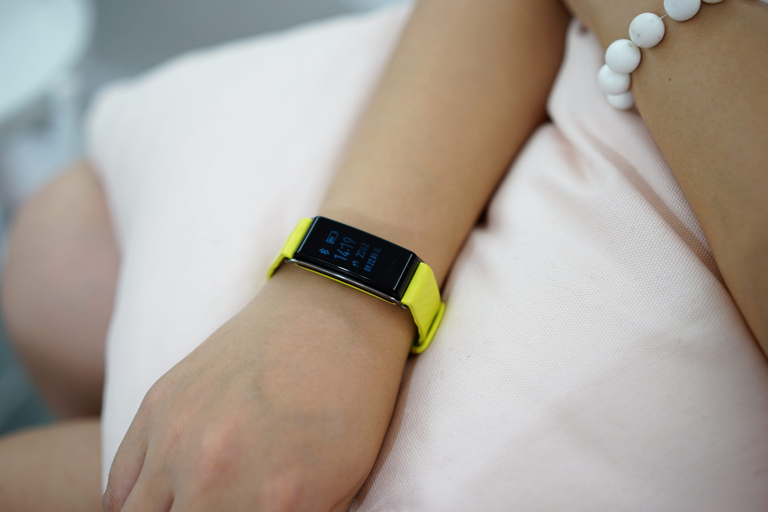 小米手环2和光荣手环3哪个好,光荣畅玩a2手环跟小米3手环哪个好