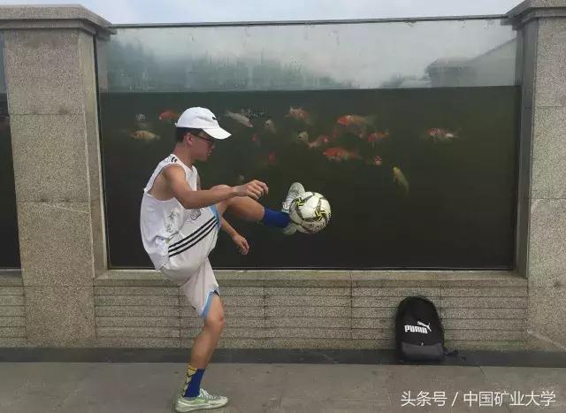 这个小伙子不一般！矿大学生被国脚认可，准博士带球冲向学术殿堂！
