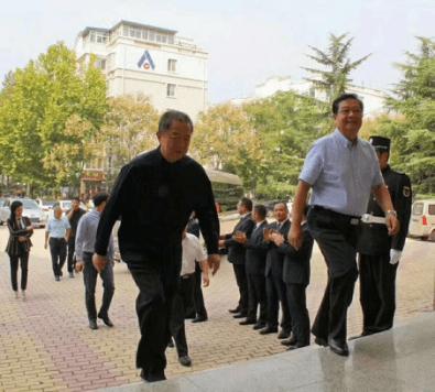 现代中国教育家刘利民先生视察建业外国语中学