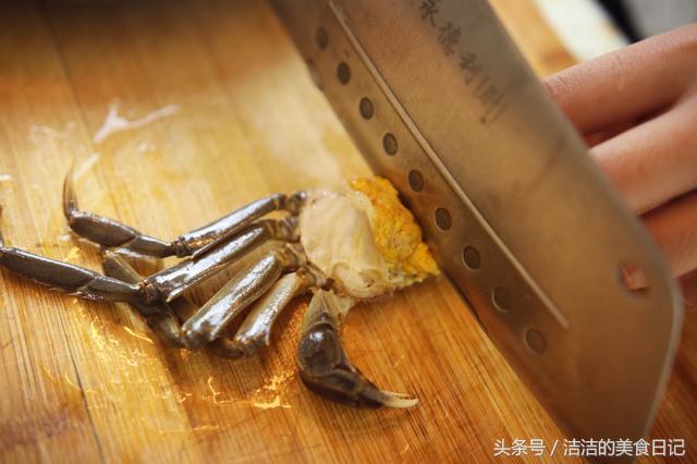 大闸蟹蟹黄特别多好吃,怎么油爆大闸蟹