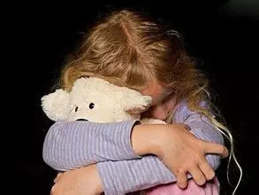 小夜灯会对孩子发育有什么坏处,黄色的小夜灯会影响宝宝视力吗