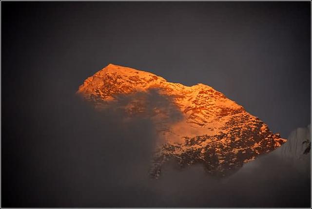 珠穆朗玛峰海拔相当于多少层楼,珠穆朗玛峰看日照金山海拔多少