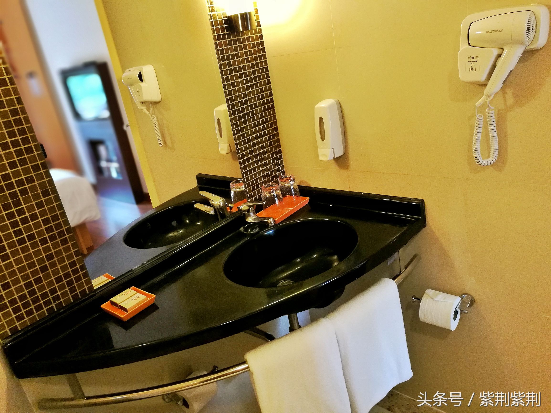 国庆节长假抢钱了？老司机教你境外旅游怎样省出一部iphoneX