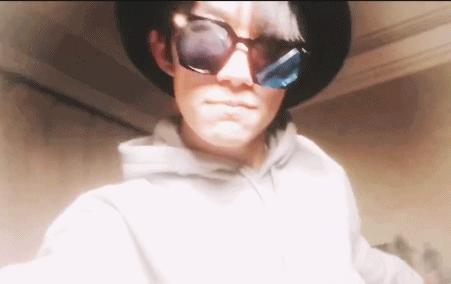 易烊千玺ins戴口罩自拍动图,易烊千玺动图屏保最新