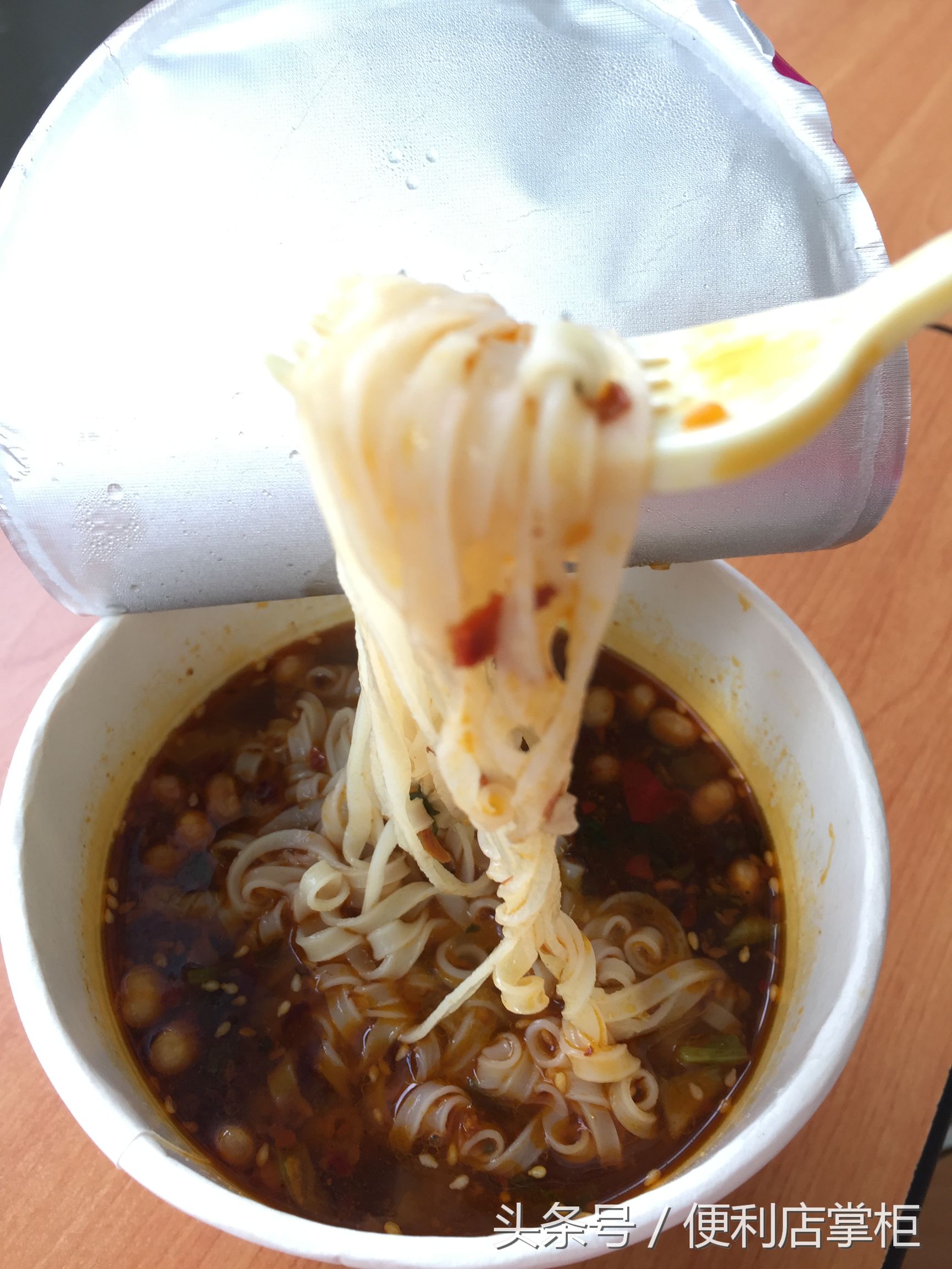 实拍试吃广东陈村牌重庆小面，配料包竟然有5包