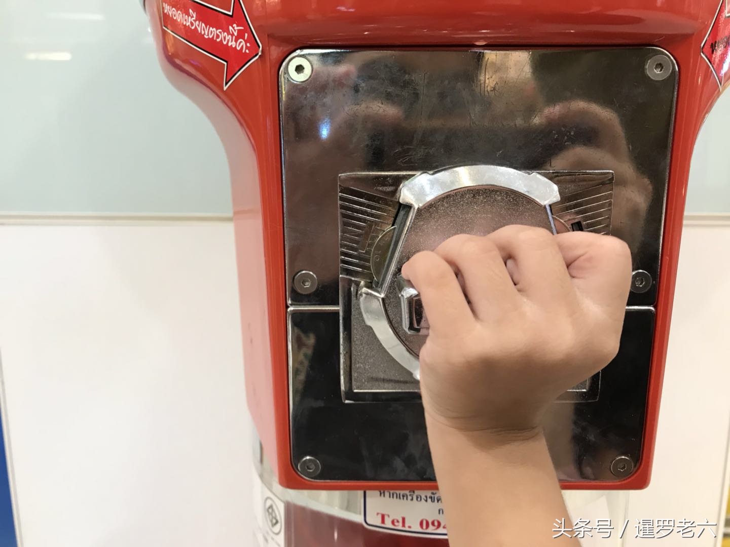 曼谷的投币玩具机4元玩一回，孩子看见走不动道！弹力球有点坑！