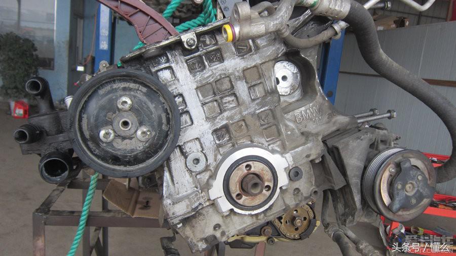 宝马320li发动机烧机油怎么修,宝马320i发动机抖动冒蓝烟