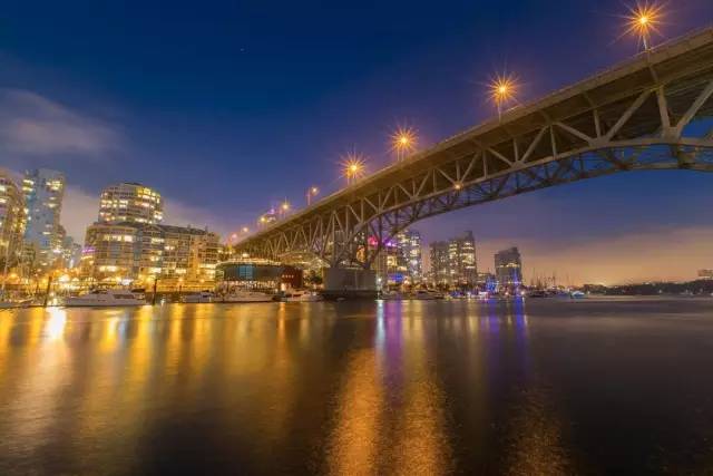 荒野猎人小李子救印第安女人,荒野猎人小李子遇到暴风雪