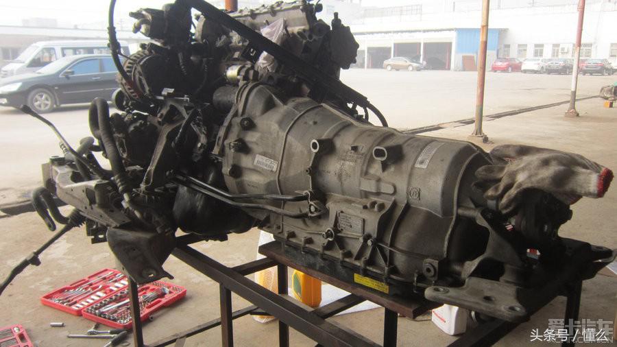 宝马320li发动机烧机油怎么修,宝马320i发动机抖动冒蓝烟