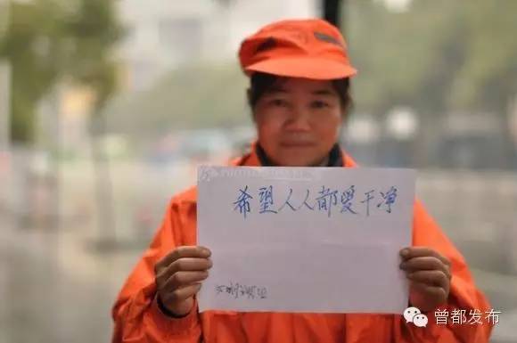 寒风中绽放的黄玫瑰，大写的赞！