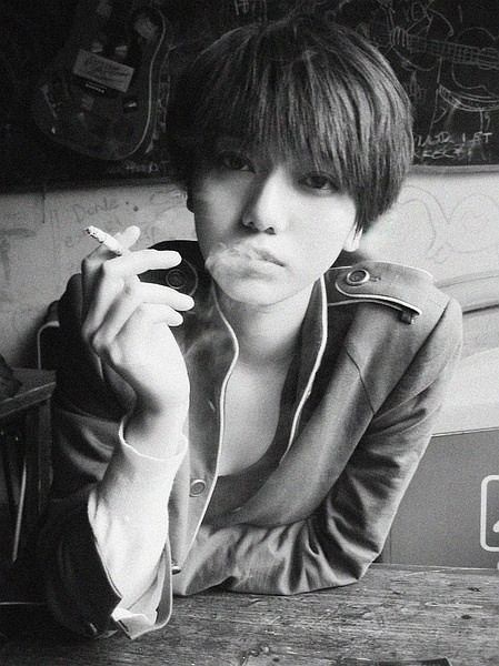 宾馆住一间房我却对哥们产生了欲望，正郁闷间他给了我个惊喜