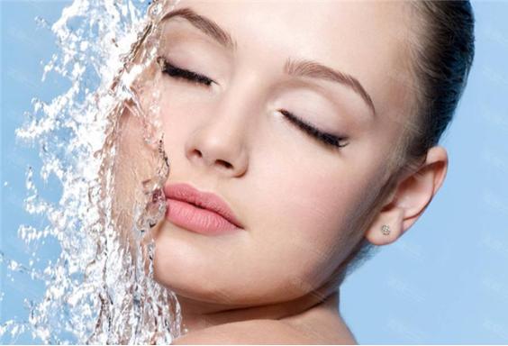 眉心长痘什么原因,唇周长痘什么原因