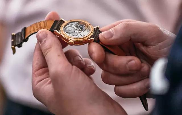 买了有瑕疵的手表怎么办,手表外观有瑕疵是质量问题吗