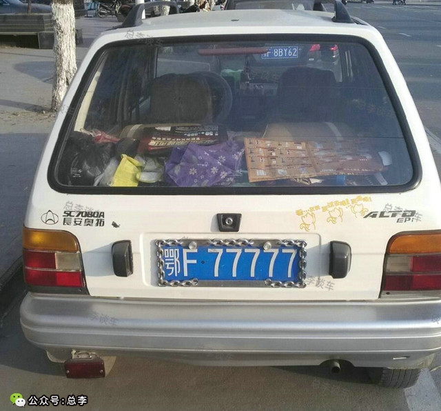 湖北最牛奥拓，开在大街上回头率不低，霸气车牌，让多少豪车羡慕