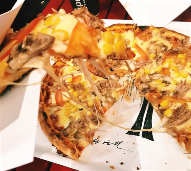 每个饥寒交迫的晚上，一块披萨就能让我荡漾