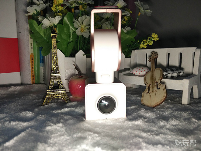 你驾驶，她帮你看风景