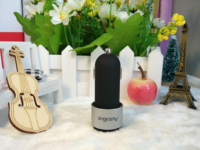 你驾驶，她帮你看风景