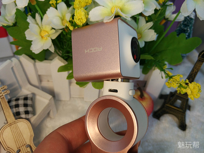 你驾驶，她帮你看风景