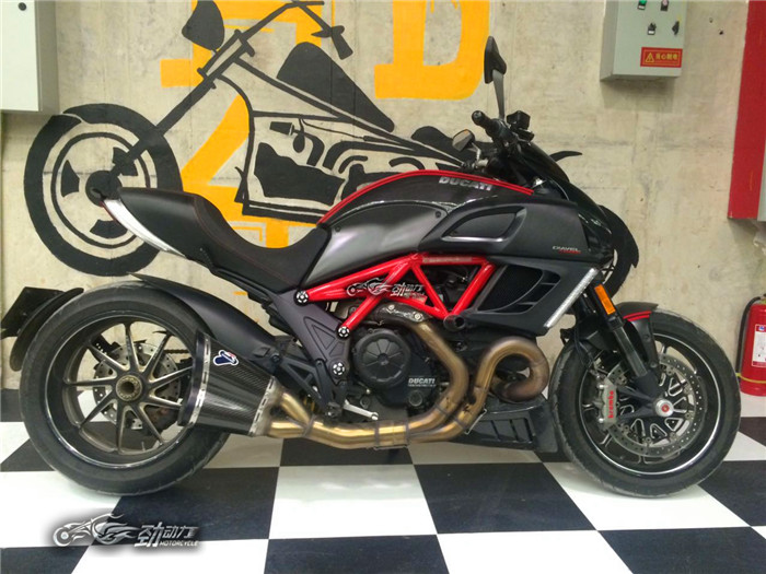 杜卡迪大魔鬼碳纤版怎么调时间,16款杜卡迪大魔鬼碳纤
