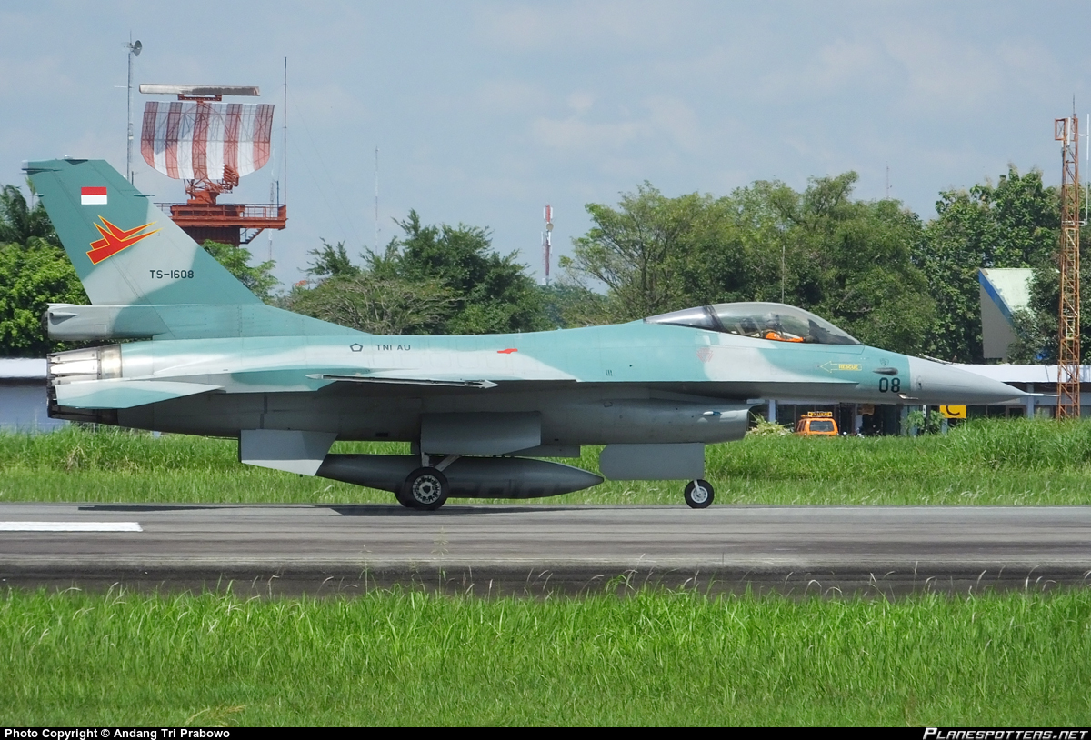 f-16与歼10对比图,f16战斗机和歼10哪个好