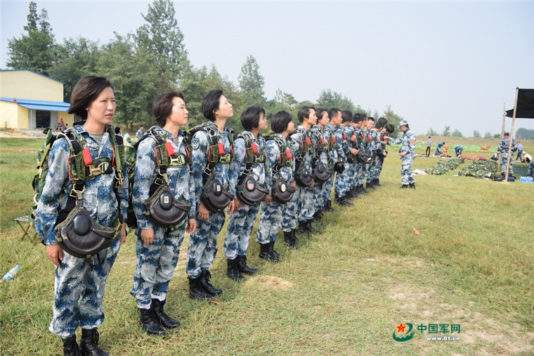 A4腰？听听空军“女神”怎么说