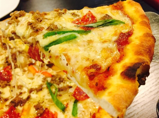 每个饥寒交迫的晚上，一块披萨就能让我荡漾