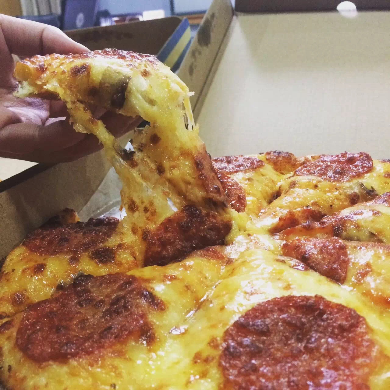 每个饥寒交迫的晚上，一块披萨就能让我荡漾