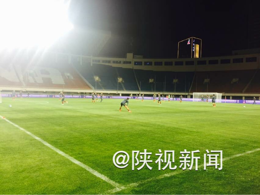 国足启程赴多哈开启12强赛,国足备战世预赛训练视频