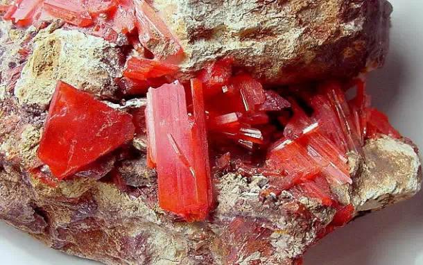 蓝宝石原矿全过程,迪拜顶级奢侈原矿宝石