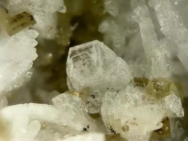 蓝宝石原矿全过程,迪拜顶级奢侈原矿宝石