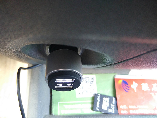 你驾驶，她帮你看风景