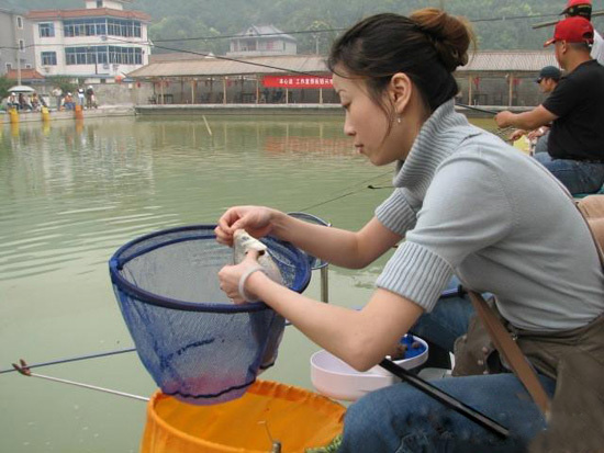 路亚浮球钓草鱼线组绑法,草鱼用什么鱼饵钓法视频