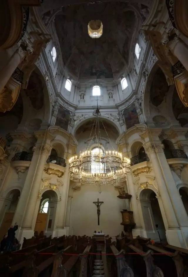 别光顾着听歌了，来看看布拉格吧