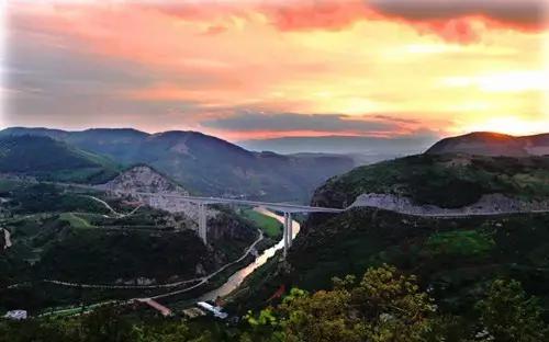 离石林不到20公里的地方，隐藏着昆明人没发现的苗王寨