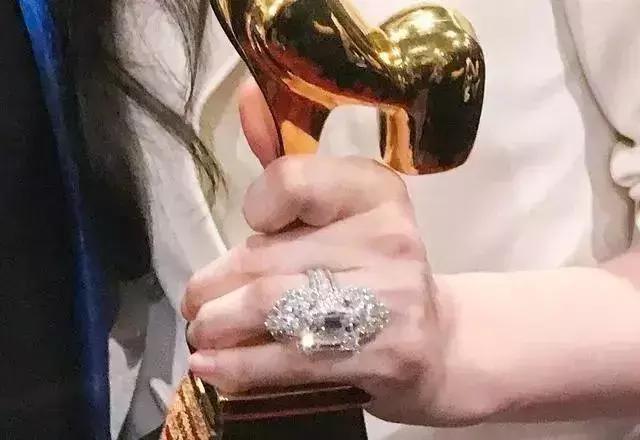 婚戒买品牌还是定制,买婚戒选择哪个品牌比较好