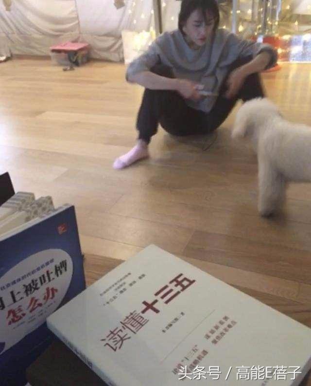 郑爽被表姐坑惨，借炸鸡店开业主动向粉丝和艺人索要120元花篮