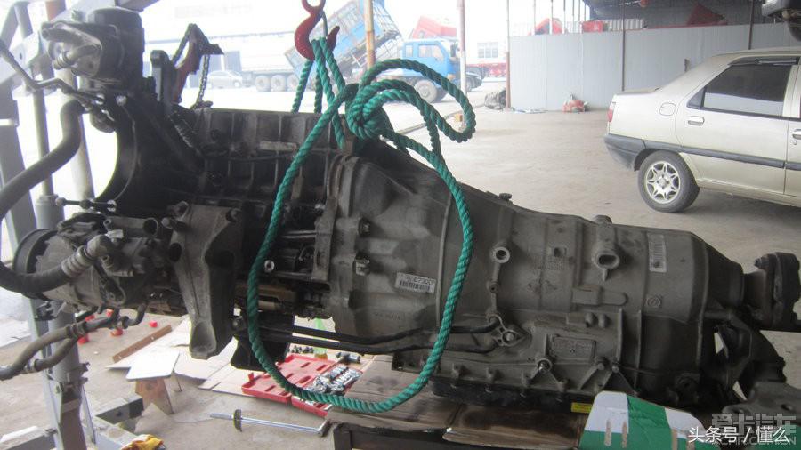 宝马320li发动机烧机油怎么修,宝马320i发动机抖动冒蓝烟