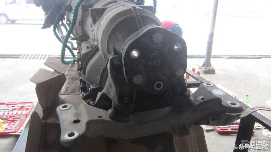 宝马320li发动机烧机油怎么修,宝马320i发动机抖动冒蓝烟