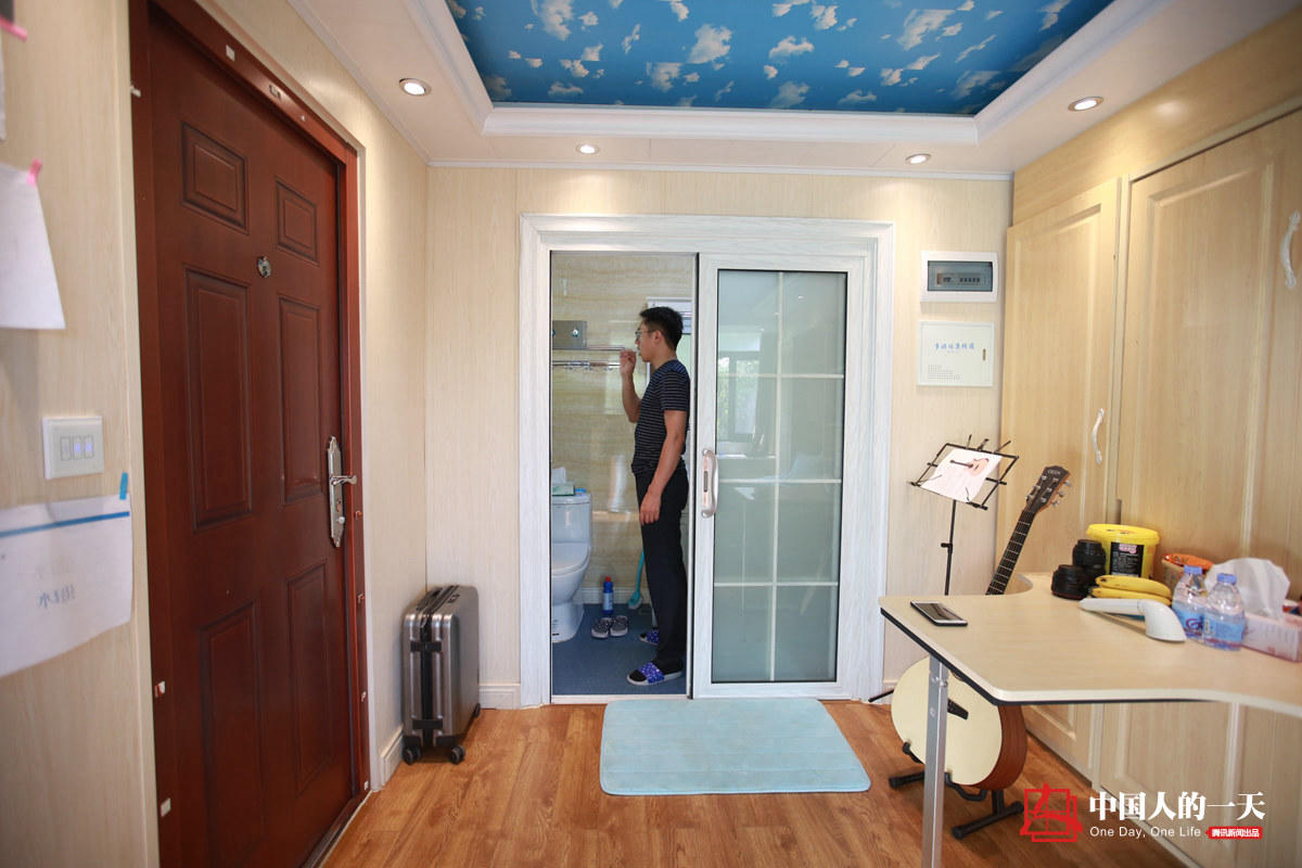 杭州创业者为节约生活成本租住集装箱13平米每月租金1200