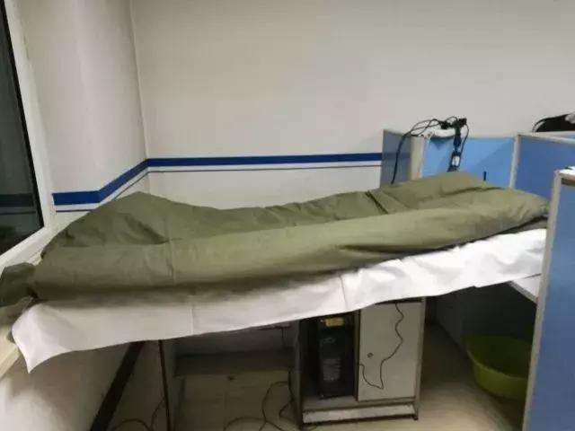 国庆节节放假期间交警执勤吗,国庆节节期间交警会贴条吗