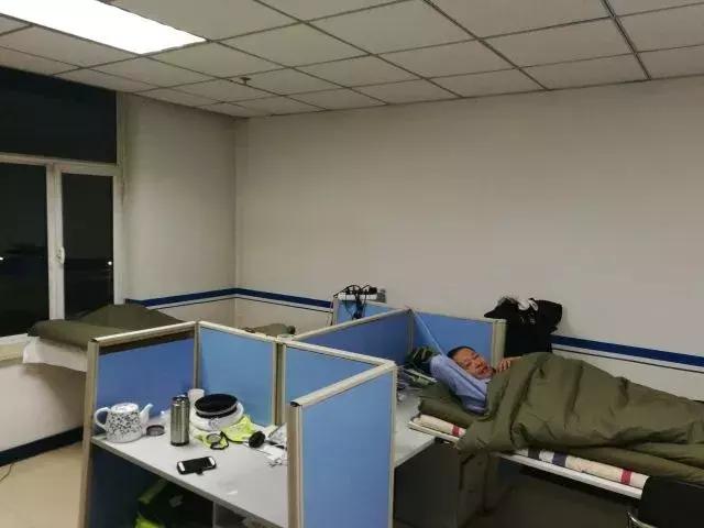 国庆节节放假期间交警执勤吗,国庆节节期间交警会贴条吗