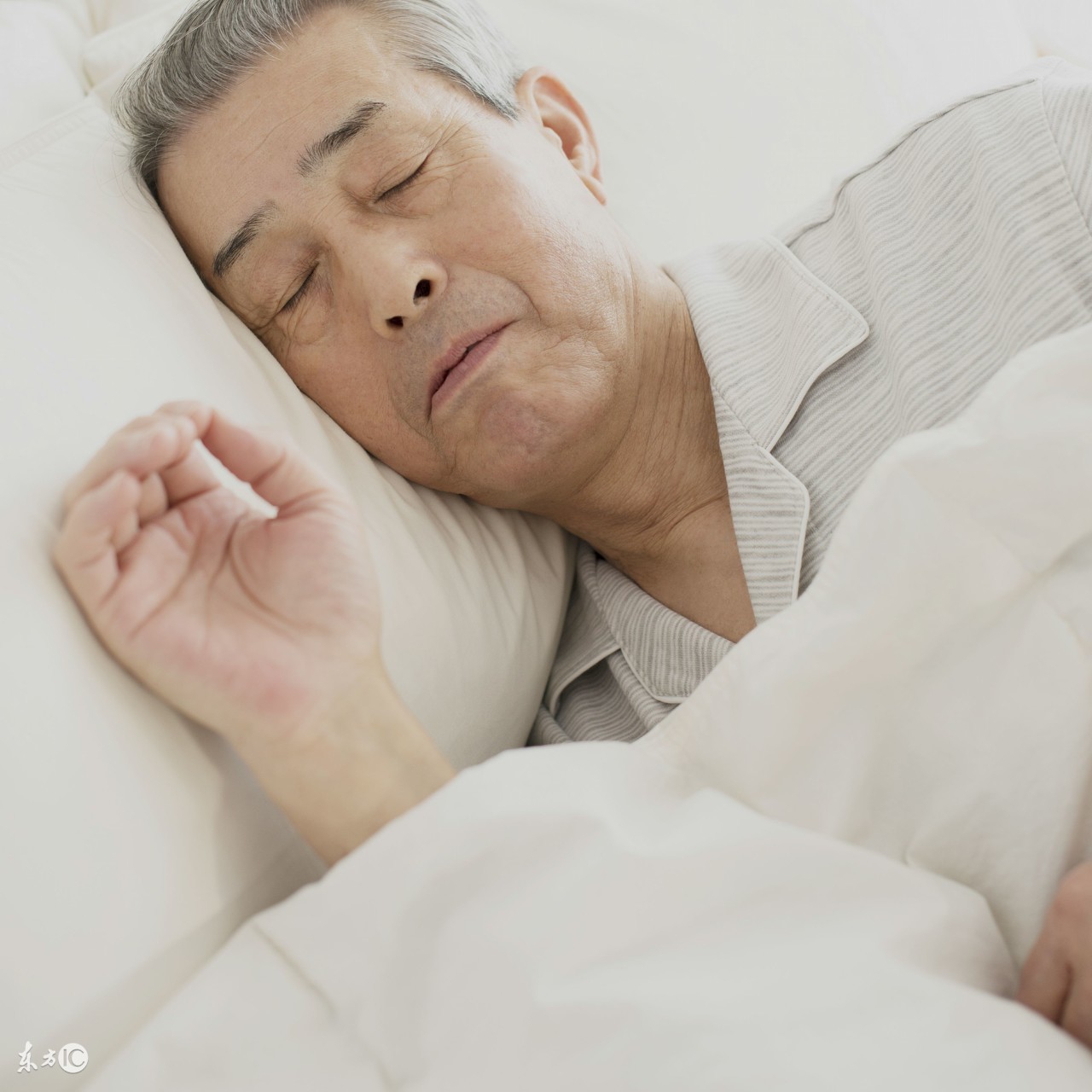 中老年人睡眠不好怎么治,中老年睡不好对健康影响