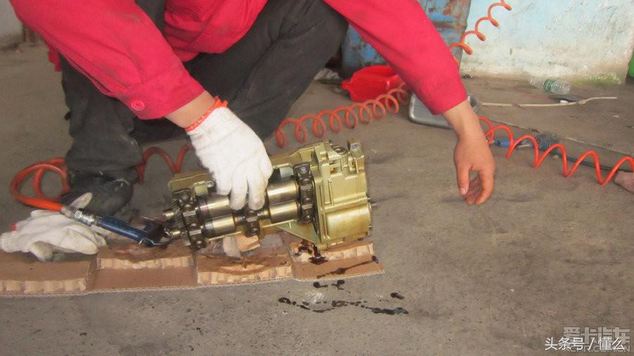 宝马320li发动机烧机油怎么修,宝马320i发动机抖动冒蓝烟