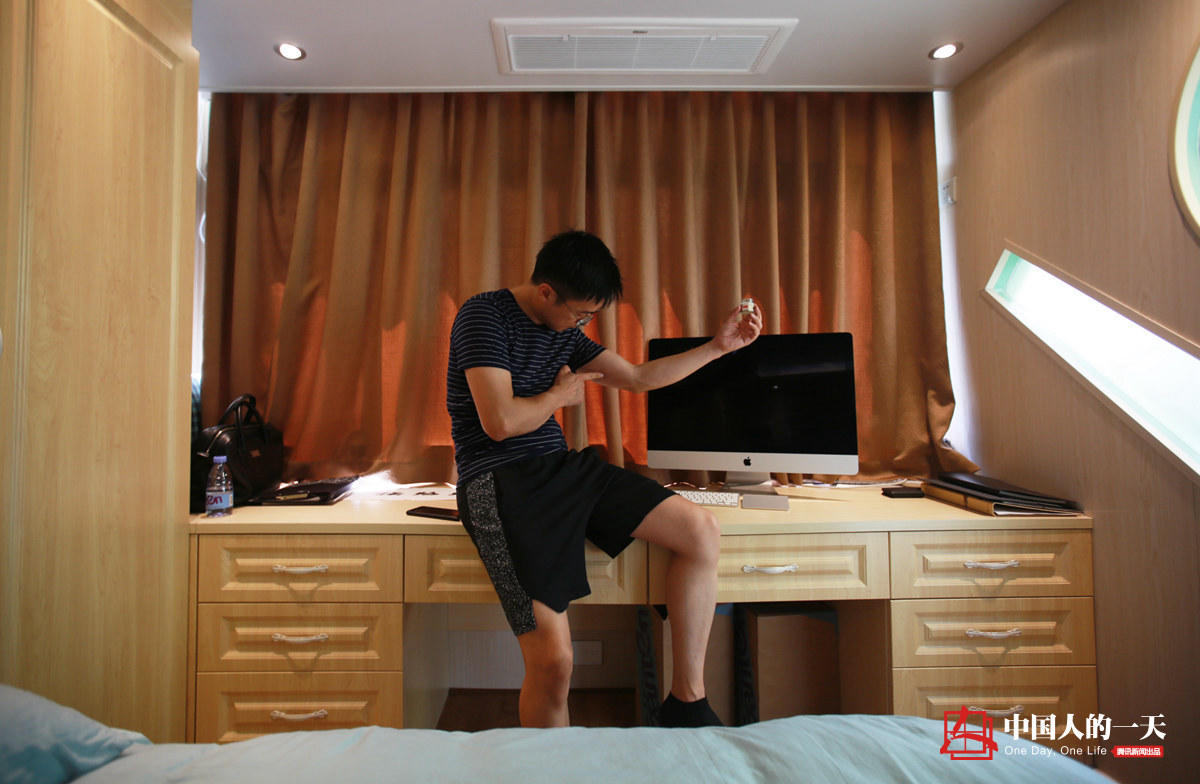 杭州创业者为节约生活成本租住集装箱13平米每月租金1200