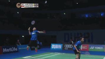 双打可以变换站位吗,双打可以错位接球吗