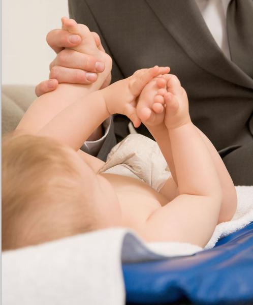 新生女宝宝分泌白色奶状物,刚出生女宝下身有白带