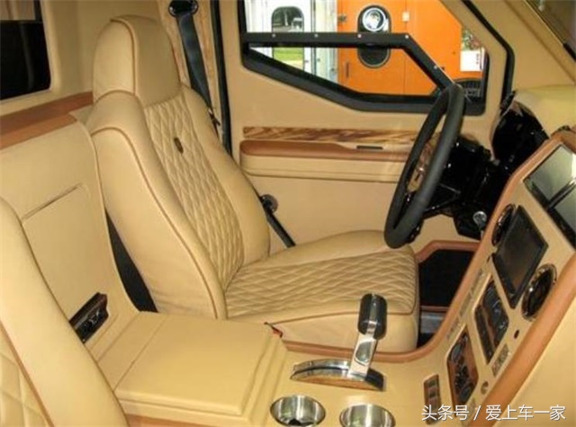 土豪大妈开1800万“装甲车”验车上牌，比12辆奥迪Q7还贵！