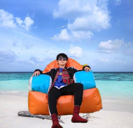 易烊千玺50张日常照片,易烊千玺穿白袜子的照片